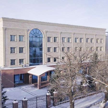 Nurtau Hotel Pavlodar Bagian luar foto