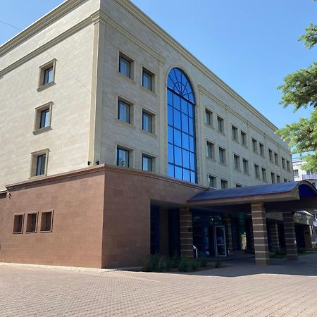 Nurtau Hotel Pavlodar Bagian luar foto
