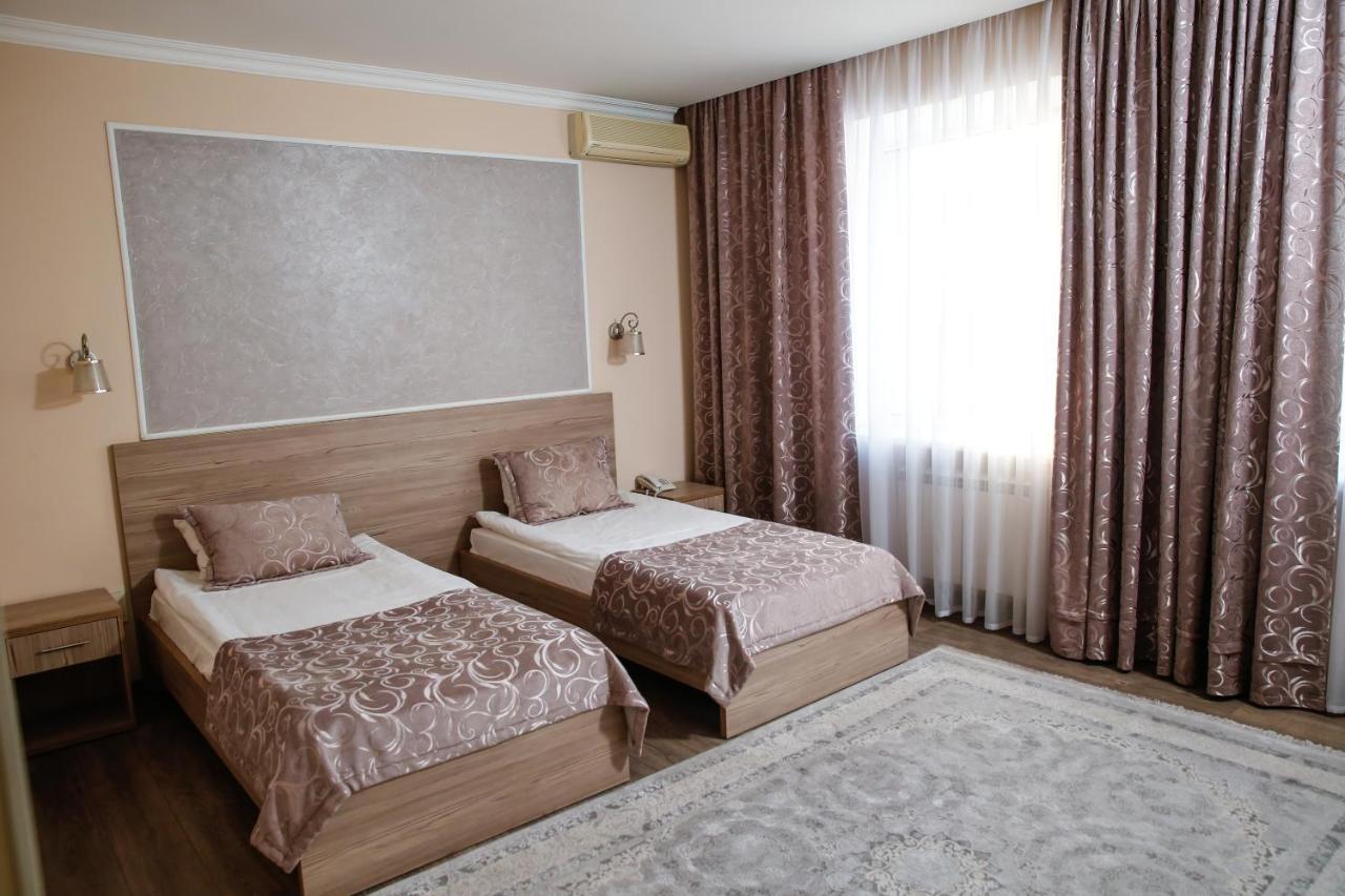 Nurtau Hotel Pavlodar Bagian luar foto