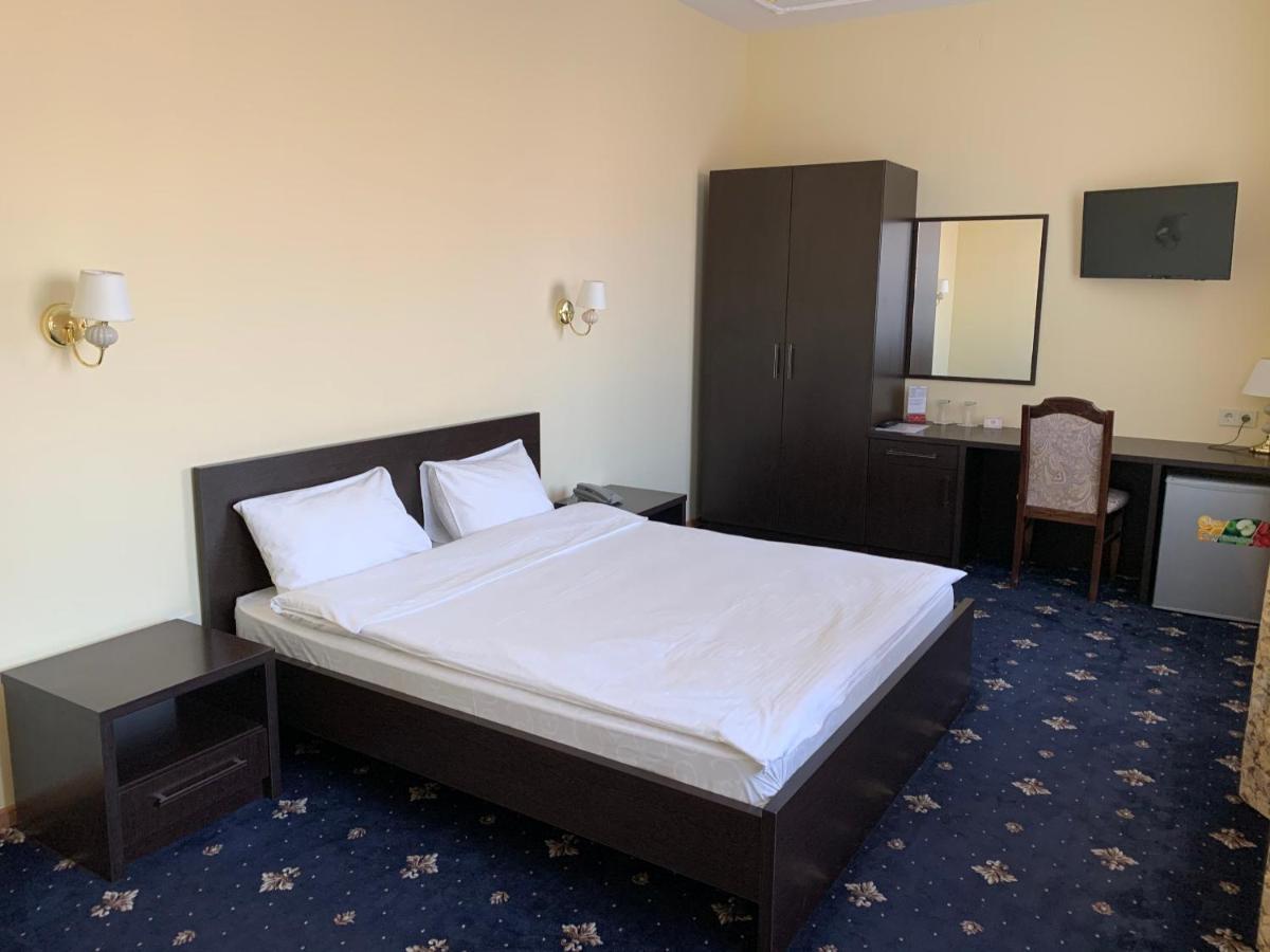 Nurtau Hotel Pavlodar Bagian luar foto